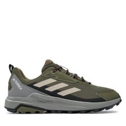 Trekkingi adidas. Zielone buty trekkingowe Adidas, bez wzorów, bez zapięcia. Za 299.99 zł.