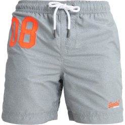 Superdry WATERPOLO SWIM Szorty kąpielowe silver grey grit. Kąpielówki marki Superdry, m, z materiału. Za 209.00 zł.