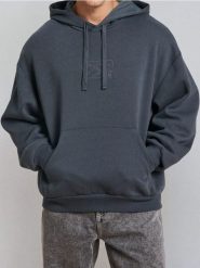 Bluza z kapturem Comfort Fit z haftem - niebieski. Niebieskie bluzy z kapturem Sinsay, l, bez wzorów, z kapturem. Za 59.99 zł.