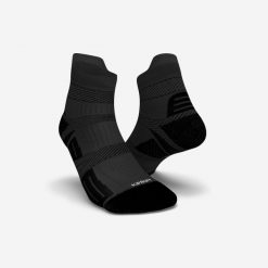SKARPETKI DO BIEGANIA STRAP CIENKIE CZARNE. Czarne skarpety KIPRUN, bez wzorów, z materiału. Za 44.99 zł.