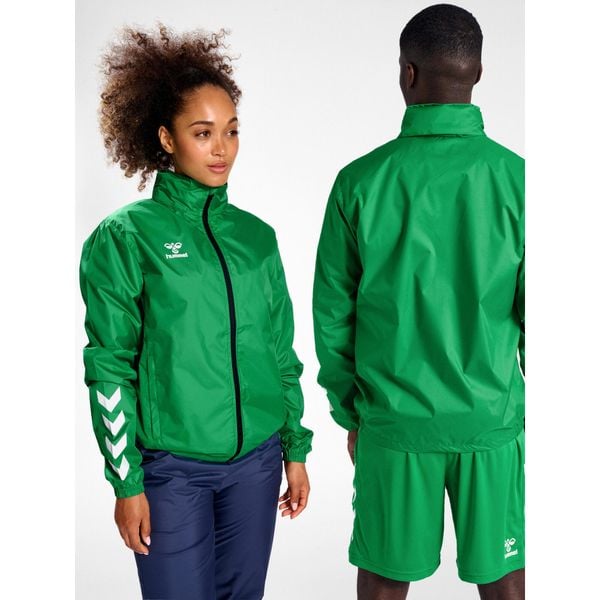 Kurtka ortalionowa piłkarska dla dorosłych Hummel Core XK Spray Jacket. Niebieskie kurtki Hummel, m, bez wzorów, z poliesteru, bez kaptura. Za 136.00 zł.