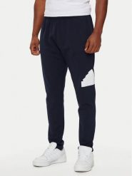 Adidas Spodnie dresowe Future Icons Badge of Sport IW8584 Granatowy Regular Fit. Niebieskie spodnie treningowe długie Adidas, l, bez wzorów, z bawełny. Za 189.99 zł.