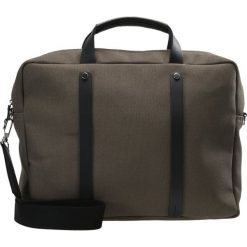 Jost LUND Torba na ramię olive. Torby na laptopa marki Jost. W wyprzedaży za 561.75 zł.