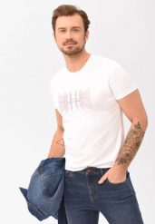 T-shirt z nadrukiem T-FLUX. Białe t-shirty Volcano, m, bez wzorów, z bawełny, bez kołnierzyka, bez ramiączek. Za 59.99 zł.
