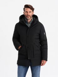 Długa sezonowa męska kurtka w stylu outdoorowym – czarna V1 OM-JALJ-0202 - XXL. Czarne kurtki Ombre Clothing, l, z aplikacjami, z gumy, z kapturem. W wyprzedaży za 299.99 zł.