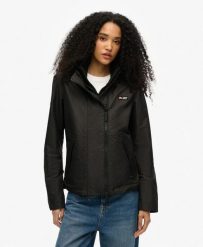 Superdry Kurtka Windbreaker Mountain z kapturem, poliester z recyklingu. Czarne kurtki Superdry, bez wzorów, z materiału, z kapturem. Za 446.00 zł.