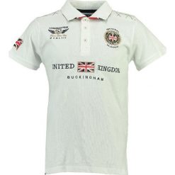 Koszulka polo "Kentupeak" w kolorze białym. Koszulki polo marki Canadian Peak, z aplikacjami, z bawełny, z klasycznym kołnierzykiem, z krótkim rękawem. W wyprzedaży za 130.95 zł.