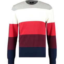 GANT BLOCKSTRIPE CREW Sweter bright red. Swetry nierozpinane marki GANT. W wyprzedaży za 407.20 zł.