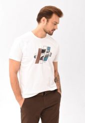 Biały t-shirt z printem, Comfort Fit, T-SITE. Białe t-shirty Volcano, m, bez wzorów, z bawełny, bez kołnierzyka, bez ramiączek. Za 69.99 zł.