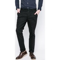 Lacoste - Spodnie. Eleganckie spodnie marki LACOSTE. W wyprzedaży za 269.90 zł.