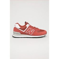 New Balance - Buty ML574ESL. Czerwone buty sportowe casual New Balance, bez wzorów, z materiału, bez zapięcia. W wyprzedaży za 269.90 zł.