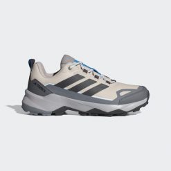 Buty na piesze wycieczki Terrex Skychaser Ax5. Białe buty turystyczne Adidas, bez wzorów, z tkaniny, bez zapięcia, trekkingowe. Za 439.00 zł.
