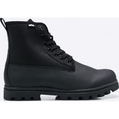 Native - Buty Johnny. Czarne botki sznurowane Native, bez wzorów, z materiału, z okrągłym noskiem, bez obcasa, bez zapięcia. W wyprzedaży za 399.90 zł.