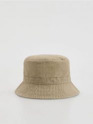 Kapelusz typu bucket hat - beżowy. Brązowe kapelusze Reserved, bez wzorów. Za 59.99 zł.