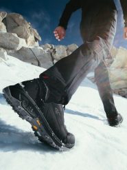 4F Wysokie buty trekkingowe ICE CRACKER z izolacją Primaloft męskie - czarne 46. Czarne trekkingi 4F, bez wzorów, z nylonu, przed kolano, bez zapięcia. Za 549.99 zł.