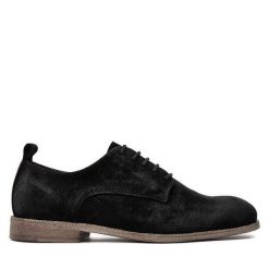 Półbuty Fly London. Czarne eleganckie półbuty Fly London, bez wzorów, bez obcasa, bez zapięcia. Za 449.99 zł.