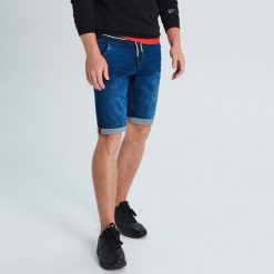Szorty jogger - Granatowy. Niebieskie joggery i bojówki Cropp, m, bez wzorów. Za 99.99 zł.