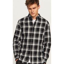 Koszula w kratę regular fit - Czarny. Koszule marki Under Armour. W wyprzedaży za 59.99 zł.