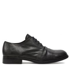 Półbuty Fly London. Czarne eleganckie półbuty Fly London, bez wzorów, bez obcasa, bez zapięcia. Za 309.99 zł.