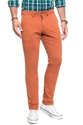 MUSTANG SPODNIE MĘSKIE Classic Chino 1008451 3187. Czerwone eleganckie spodnie Mustang, l, z materiału. W wyprzedaży za 79.99 zł.