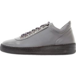 Royal RepubliQ 720 HIKER OXFORD REFLECT SHOE Sneakersy wysokie grey reflective. Buty sportowe casual marki Royal RepubliQ. Za 759.00 zł.