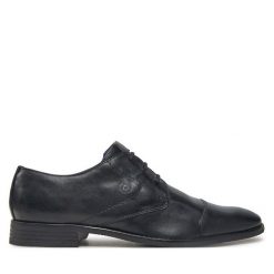 Półbuty Bugatti. Czarne eleganckie półbuty Bugatti, bez wzorów, bez obcasa, bez zapięcia. Za 259.99 zł.