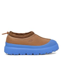 Śniegowce Ugg. Brązowe śniegowce UGG, bez zapięcia. Za 1,039.00 zł.