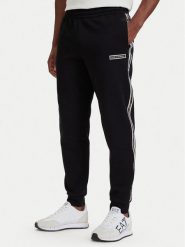 EA7 Emporio Armani Spodnie dresowe 7M002198 AF10377 UC001 Czarny Slim Fit. Czarne szaliki EA7 Emporio Armani, bez wzorów, z bawełny. Za 529.99 zł.