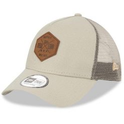 Czapka New Era A Frame Trucker. Brązowe czapki z daszkiem New Era, z aplikacjami, z bawełny. Za 181.00 zł.