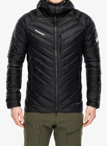 Kurtka puchowa Mammut Broad Peak IN Hooded Jacket. Czarne kurtki Mammut, na zimę, m, bez wzorów, z materiału, bez kaptura. Za 1,319.99 zł.