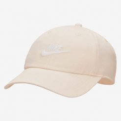 Czapka unisex z daszkiem Nike CLUB. Brązowe czapki z daszkiem Nike, bez wzorów. W wyprzedaży za 89.00 zł.