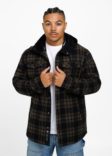 Kurtka męska Pitbull flanelowa z kapturem Pioneer. Czerwone kurtki PITBULL, na lato, m, z aplikacjami, z bawełny, z kapturem. Za 249.00 zł.