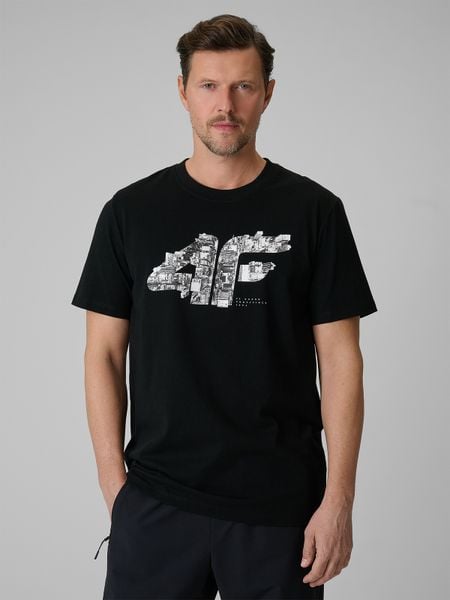 4F T-shirt regular z nadrukiem męski - czarny L. Czarne t-shirty 4F, l, bez wzorów, z dzianiny, bez kołnierzyka, bez ramiączek. Za 59.99 zł.