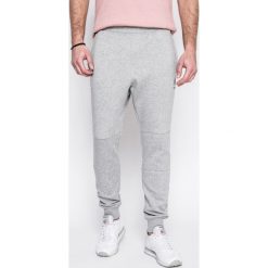 Reebok Classic - Spodnie. Spodnie treningowe długie marki Reebok Classic. W wyprzedaży za 139.90 zł.