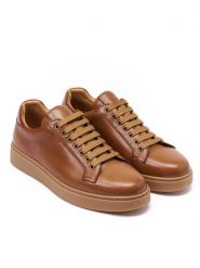 British Passport Skórzane sneakersy w kolorze jasnobrązowym rozmiar: 43. Brązowe buty sportowe casual British Passport, bez wzorów, bez zapięcia. Za 352.43 zł.