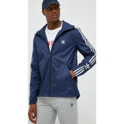 Adidas Originals kurtka męska kolor granatowy przejściowa. Niebieskie kurtki adidas Originals, l, bez wzorów, z materiału, bez kaptura. W wyprzedaży za 244.99 zł.
