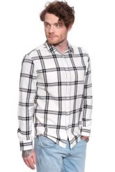 KOSZULA MĘSKA W KRATĘ WRANGLER LS 1 PKT SHIRT OFF WHITE W5A1T2737 112129985. Białe koszule Wrangler, m, bez wzorów, bez kołnierzyka, bez ramiączek. W wyprzedaży za 79.99 zł.