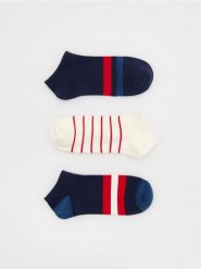 3 pack skarpet - granatowy. Niebieskie skarpety Reserved, bez wzorów. Za 39.99 zł.