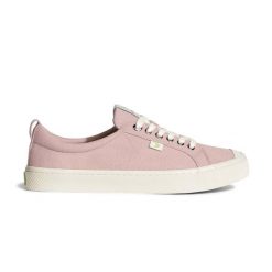 Tenisówki Cariuma OCA Low Rose Canvas. Czerwone trampki CARIUMA, bez wzorów, bez zapięcia. Za 311.50 zł.