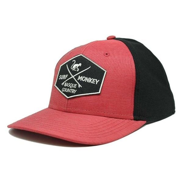 Czapka sportowa Dry-Tech – wodoodporna / dla dorosłych (czerwona). Czerwone czapki z daszkiem SURF MONKEY, bez wzorów. Za 179.95 zł.