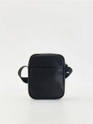 Saszetka crossbody - czarny. Czarne torby na ramię Reserved, bez wzorów, ze skóry, małe, bez dodatków. W wyprzedaży za 79.99 zł.