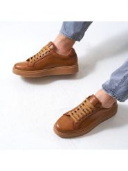 British Passport Skórzane sneakersy w kolorze jasnobrązowym rozmiar: 42. Brązowe buty sportowe casual British Passport, bez wzorów, bez zapięcia. Za 404.99 zł.