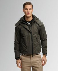 Superdry Kurtka Hooded Microfibre Arctic Windcheater – Vintage Black. Czarne kurtki Superdry, m, bez wzorów, z materiału, bez kaptura. Za 523.40 zł.