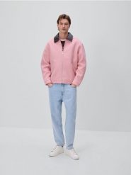 Kurtka ze sztucznym barankiem - różowy. Czerwone kurtki Reserved, l, bez wzorów, bez kaptura. Za 259.99 zł.