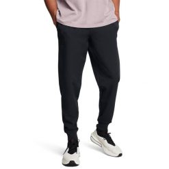 Under Armour SPORTSWEAR WVN JOGGER Spodnie męskie. Czarne joggery i bojówki Under Armour, l, bez wzorów, z elastanu, eleganckie. Za 269.99 zł.