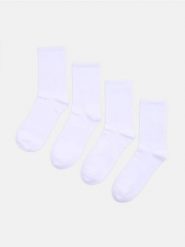 Długie skarpetki 4 pack - biały. Białe skarpety Sinsay, bez wzorów. Za 15.99 zł.