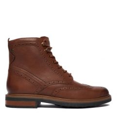 Kozaki Clarks. Brązowe kozaki Clarks, bez wzorów, bez obcasa, bez zapięcia. Za 609.99 zł.