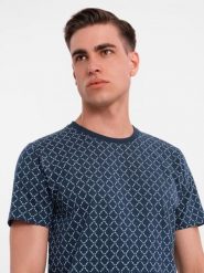 Męska koszulka dzianinowa z nadrukiem full print – granatowa V1. Niebieskie t-shirty Ombre Clothing, m, bez wzorów, z bawełny, bez kołnierzyka, bez ramiączek. W wyprzedaży za 82.49 zł.