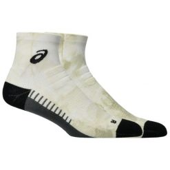 Skarpetki sportowe dla dorosłych Performance Run Quarter Sock. Brązowe skarpetki sportowe ASICS, bez wzorów, z materiału. Za 69.99 zł.