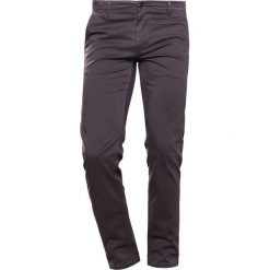 BOSS CASUAL SLIM Chinosy charcoal. Eleganckie spodnie BOSS CASUAL. Za 419.00 zł.